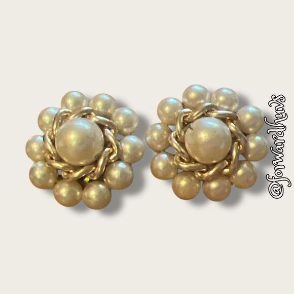 Vintage Clip-On Earrings – Timeless and Elegant - Picture 1 of 8